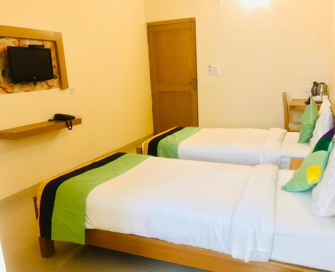 Hotel Tulip Palm Dźajpur Zewnętrze zdjęcie