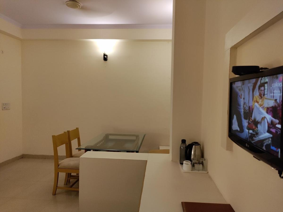 Hotel Tulip Palm Dźajpur Zewnętrze zdjęcie