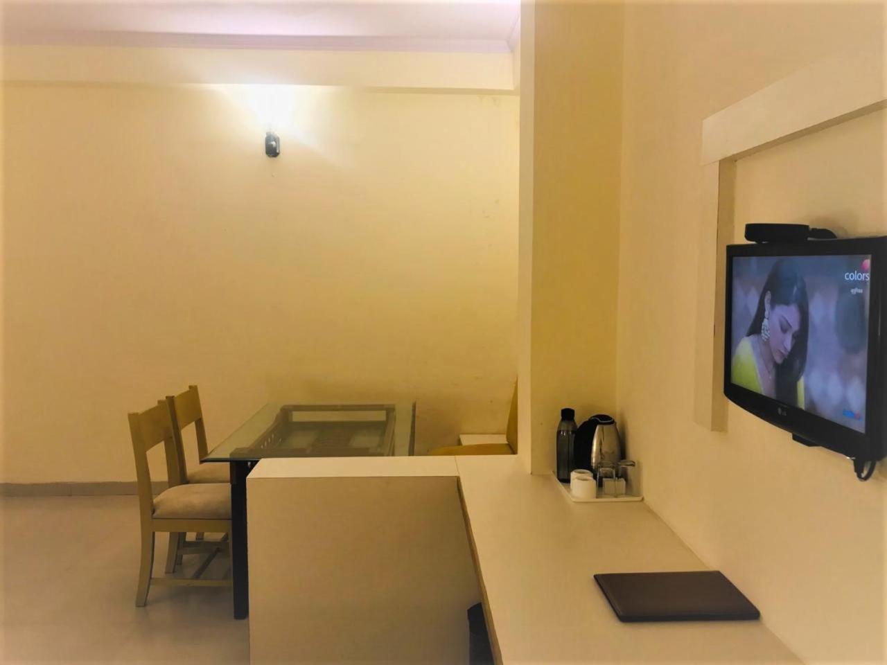 Hotel Tulip Palm Dźajpur Zewnętrze zdjęcie