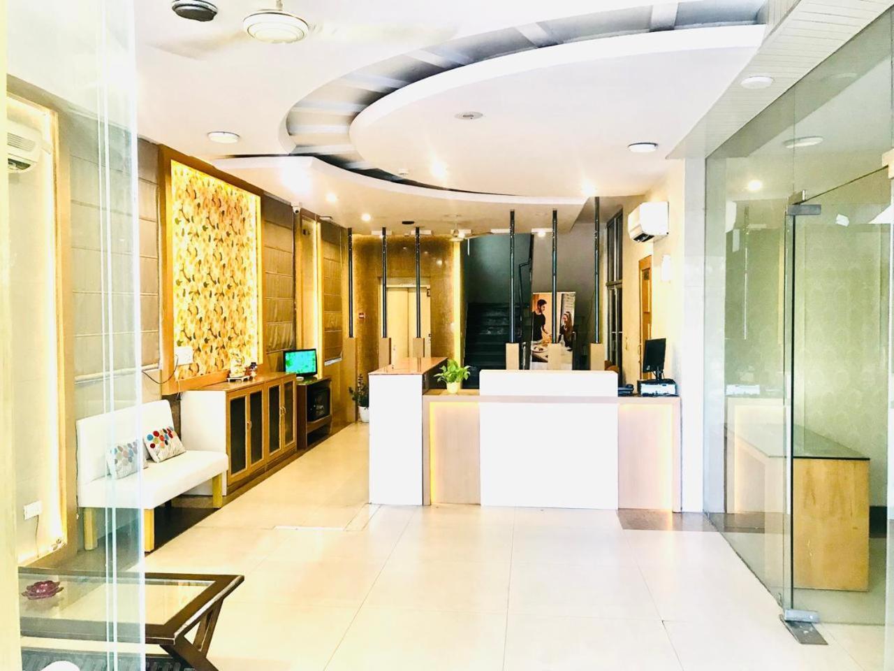 Hotel Tulip Palm Dźajpur Zewnętrze zdjęcie