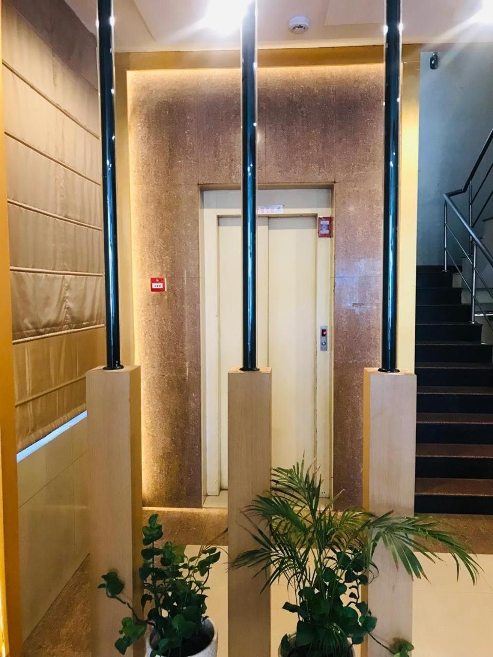Hotel Tulip Palm Dźajpur Zewnętrze zdjęcie